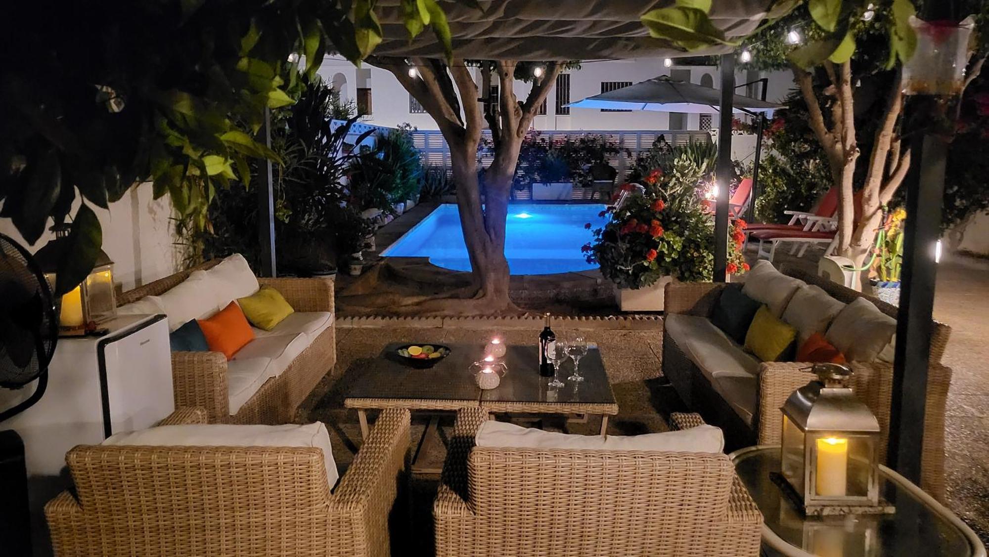 Large Villa Private Pool And Garden Near Beach Roquetas de Mar Exteriér fotografie